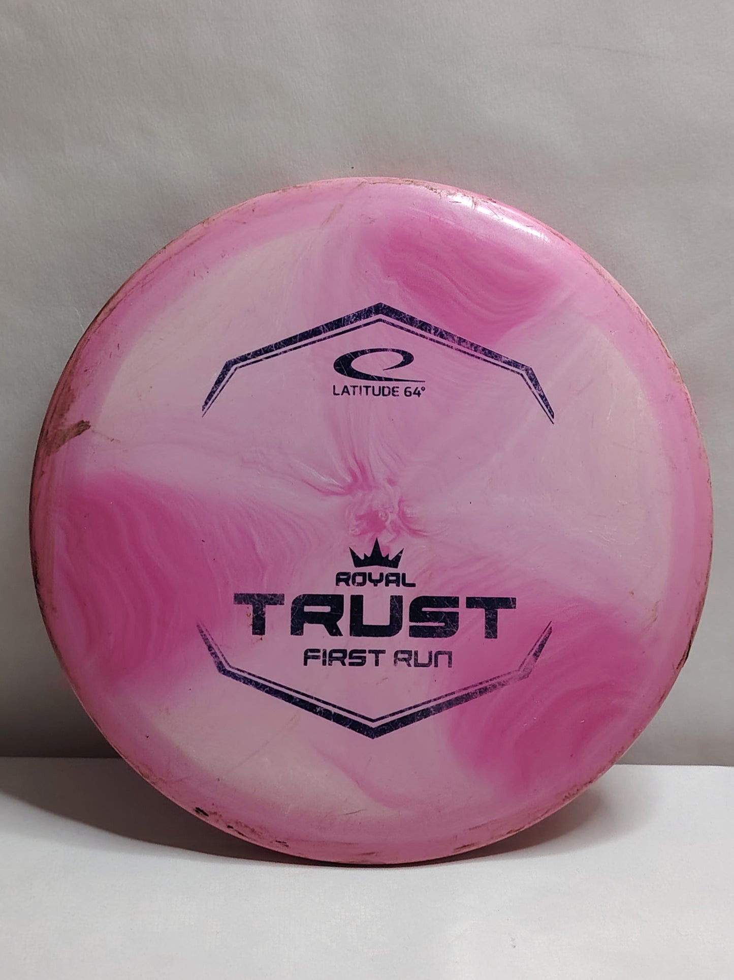 Latitude 64 Grand Royal Trust – First Run – Pinkki, 177 g, Kunto: B-