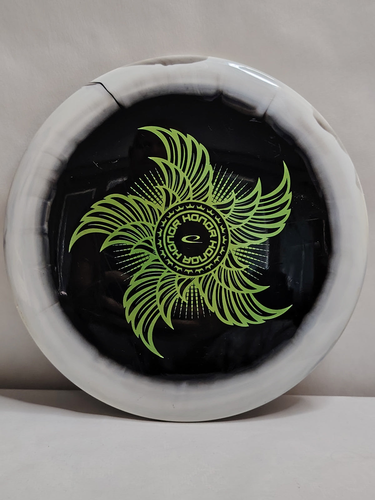 Latitude 64 Honor – Grand Orbit, musta, 174 g, Kunto: B+/A-