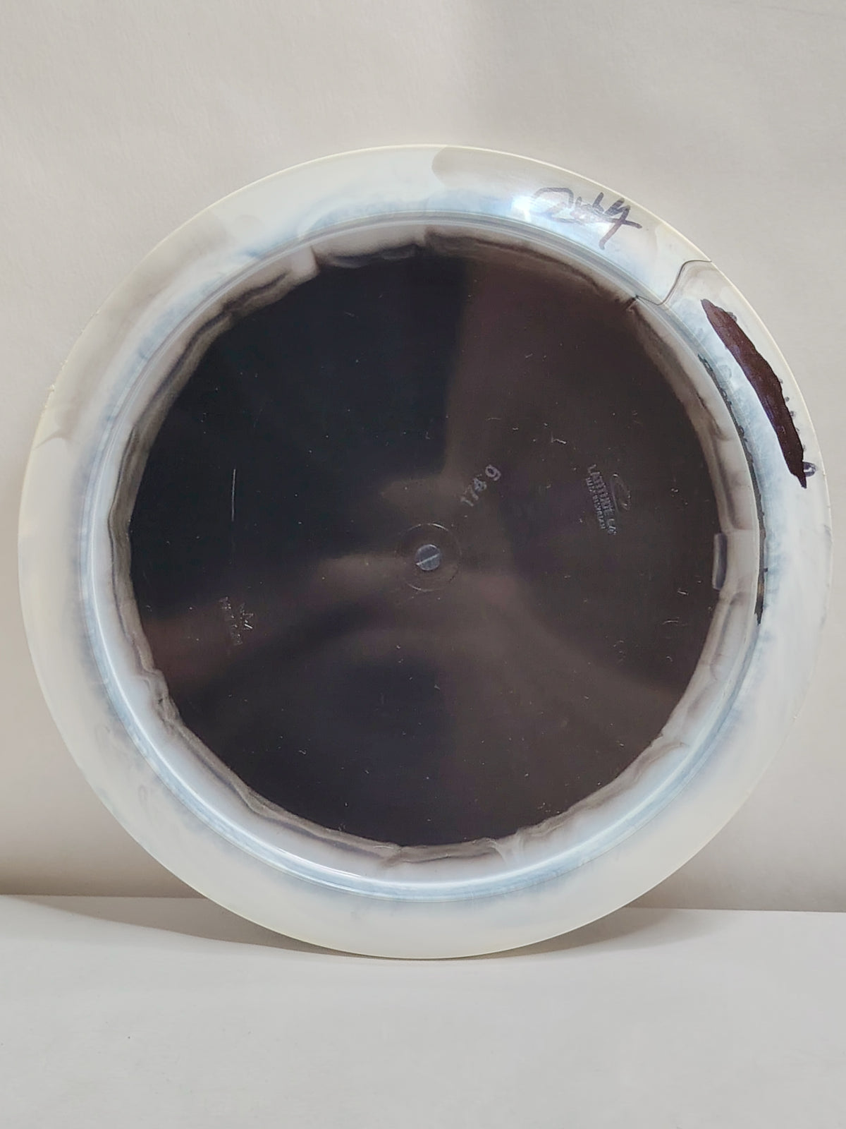 Latitude 64 Honor – Grand Orbit, musta, 174 g, Kunto: B+/A-